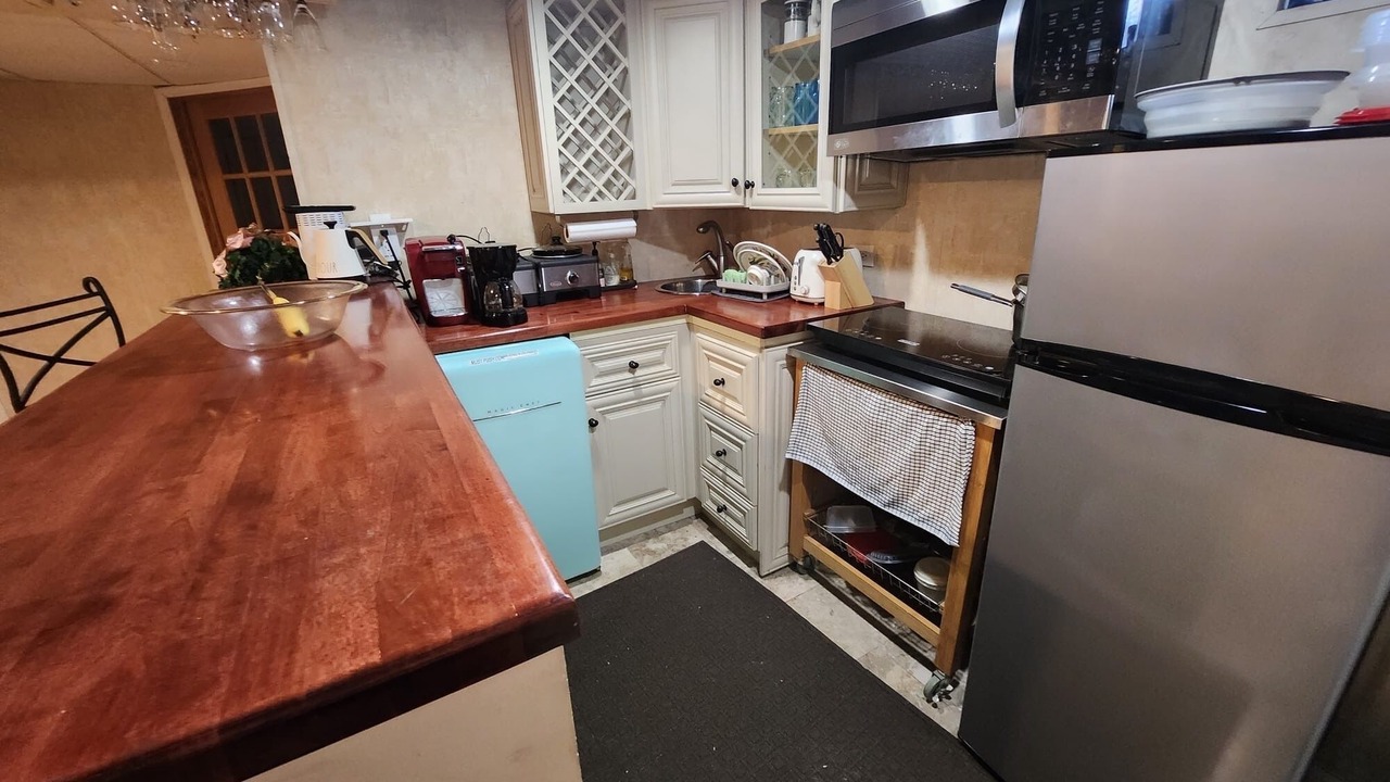 Photo of Kitchen in Alden Manor