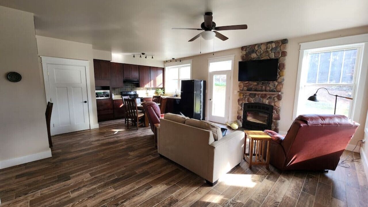 Photo of Livingroom in Town of Chesterfield