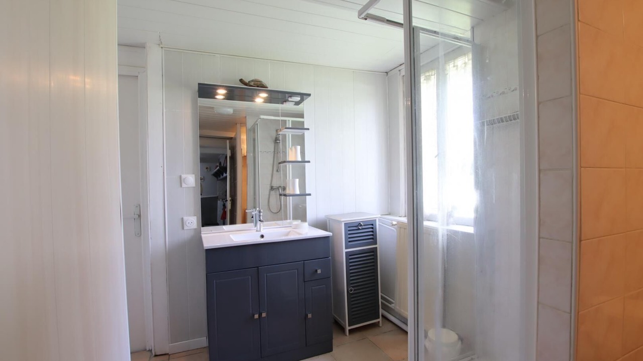 Photo of Bathroom in Buros