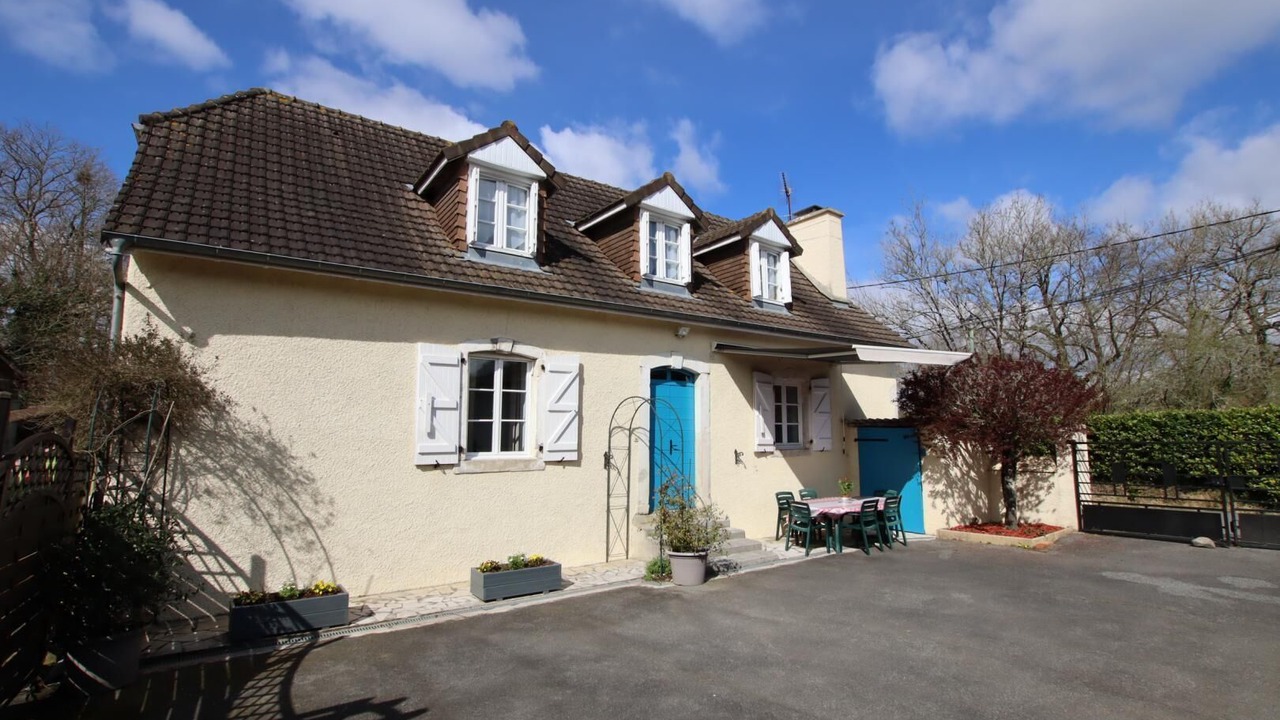 Photo of Outdoor in Buros