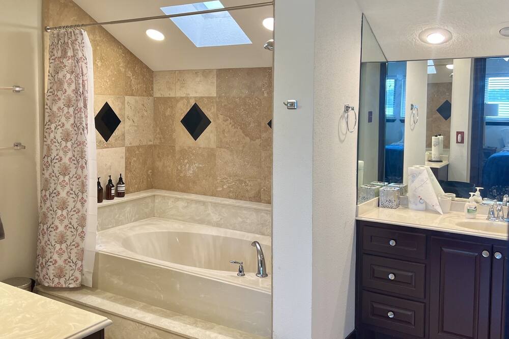 Photo of Bathroom in Seven Coves