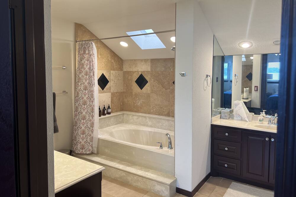 Photo of Bathroom in Seven Coves