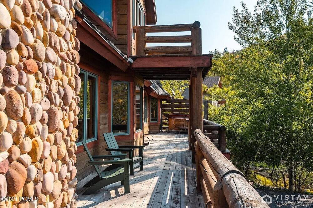 Photo of Outdoor in Aerie