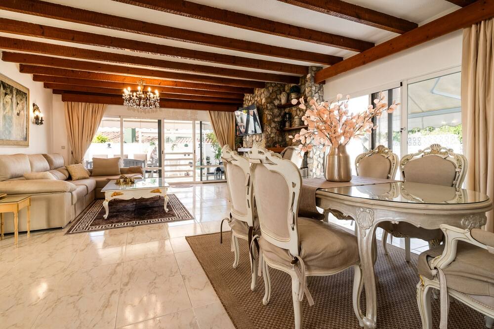 Photo of Livingroom in Urbanizacion Costabella