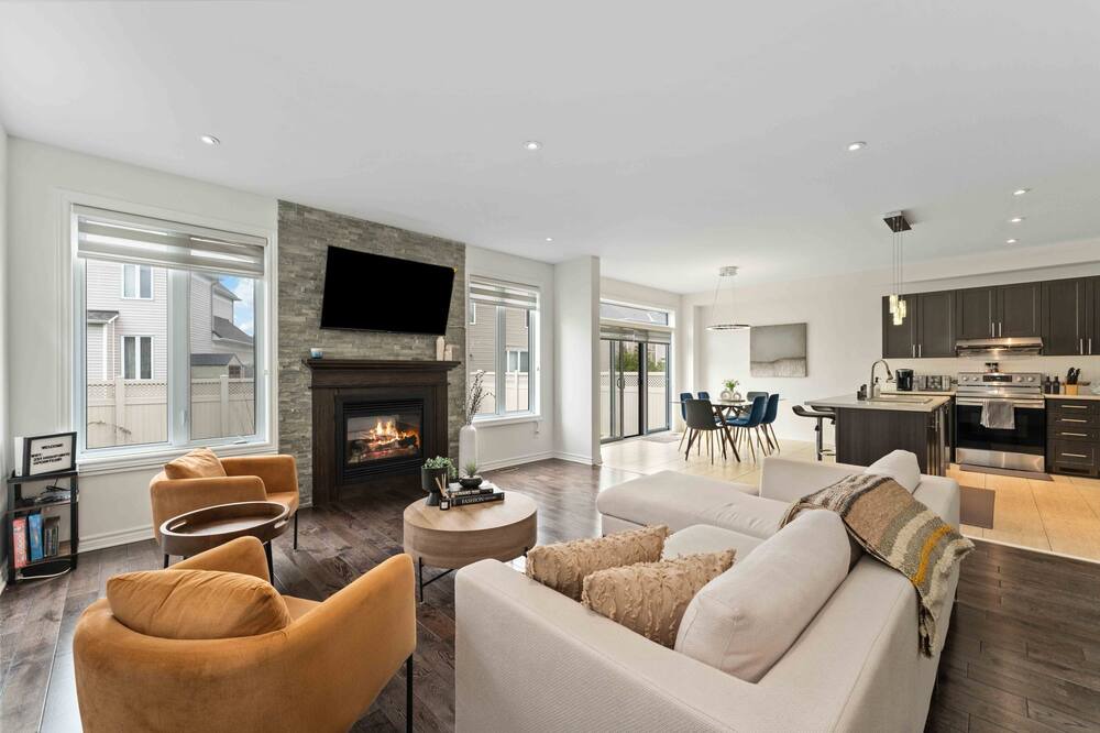 Photo of Livingroom in Ottawa Division