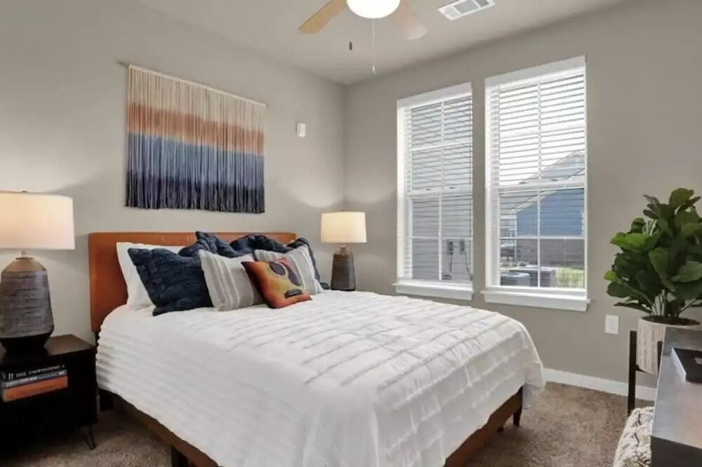 Photo of Bedroom in Lakes of Forest Hill