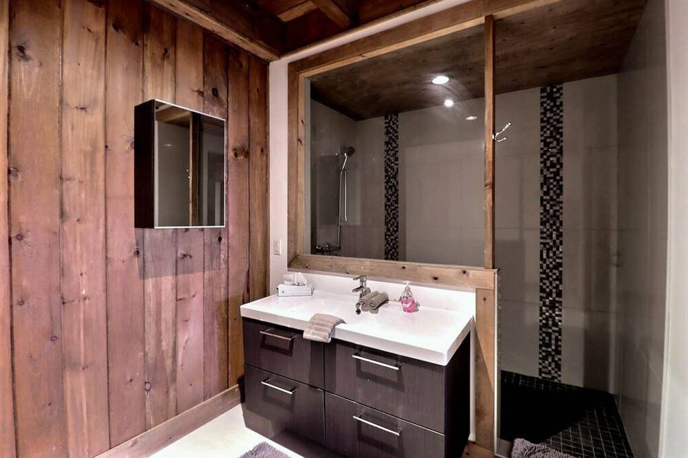 Photo of Bathroom in L'Anse-Saint-Jean
