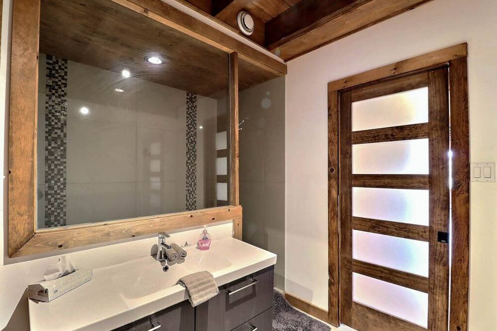 Photo of Bathroom in L'Anse-Saint-Jean