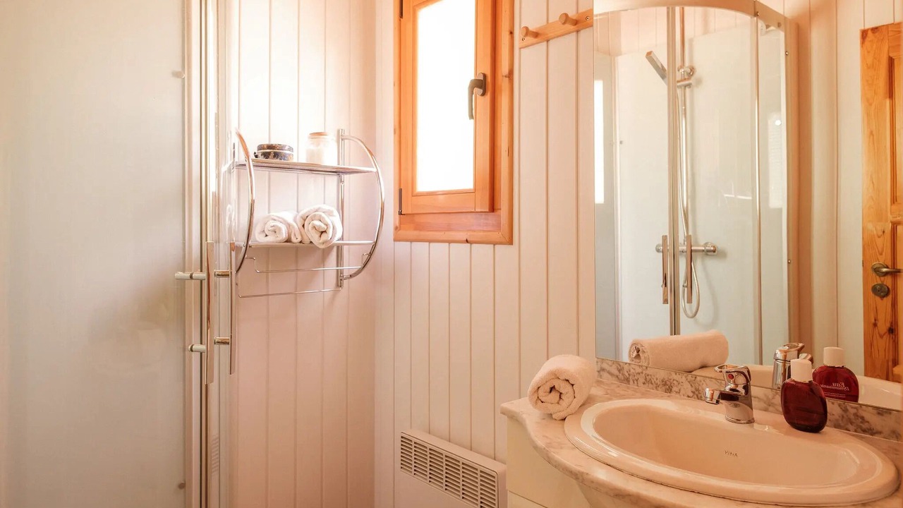 Photo of Bathroom in Coux-et-Bigaroque-Mouzens