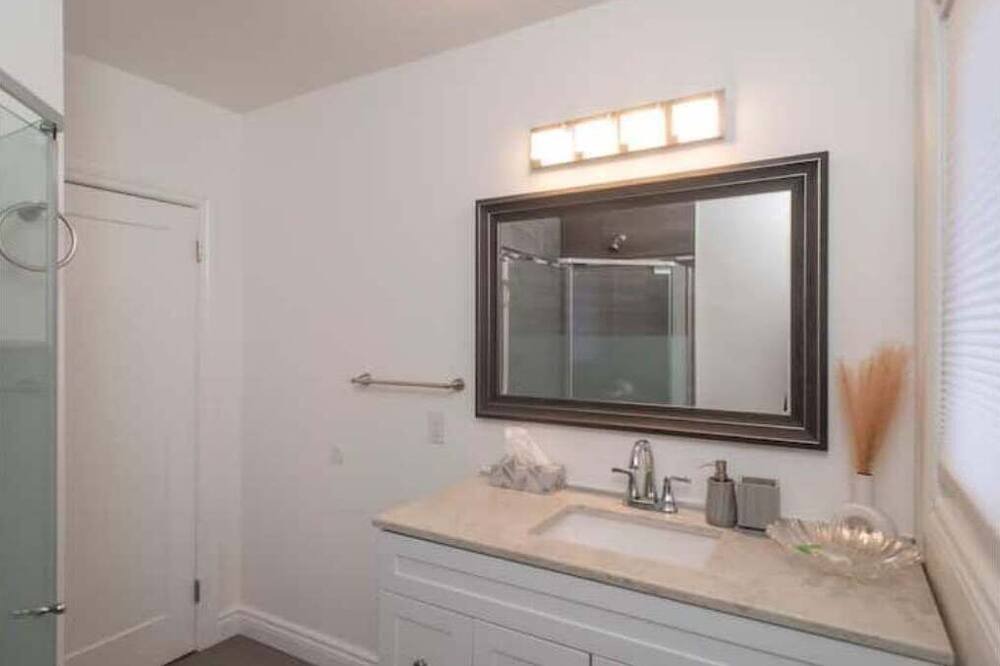 Photo of Bathroom in Thunder Bay