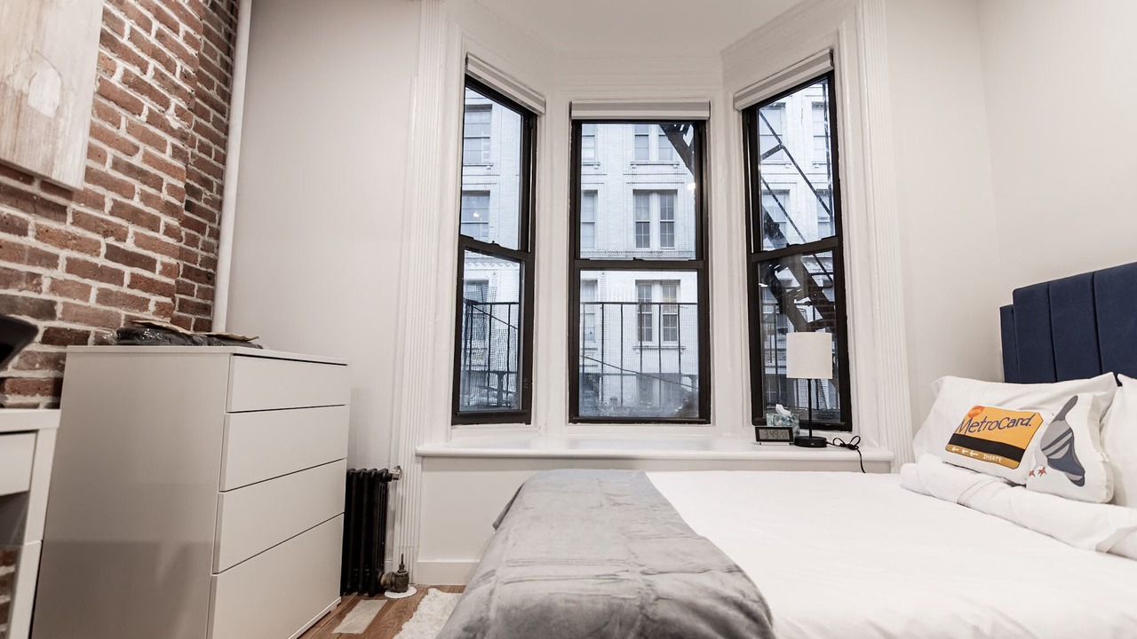 Photo of Others in Brooklyn Heights