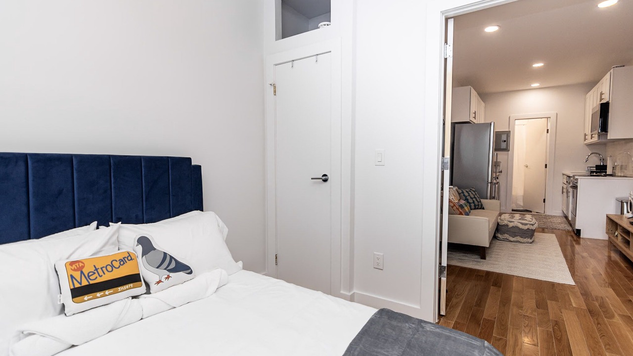 Photo of Others in Brooklyn Heights