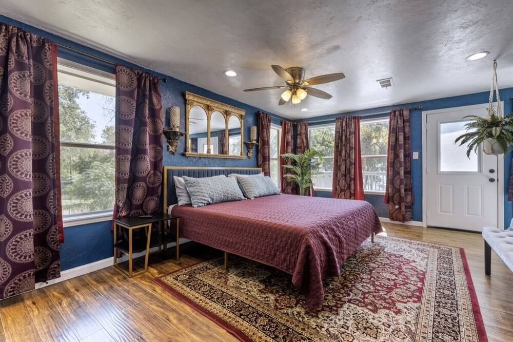 Photo of Bedroom in Quinlan