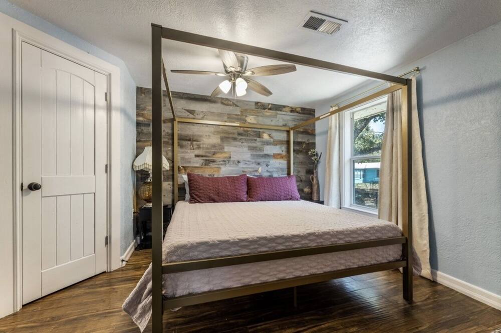 Photo of Bedroom in Quinlan