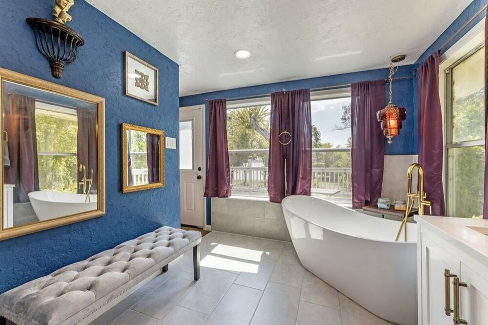 Photo of Bathroom in Quinlan