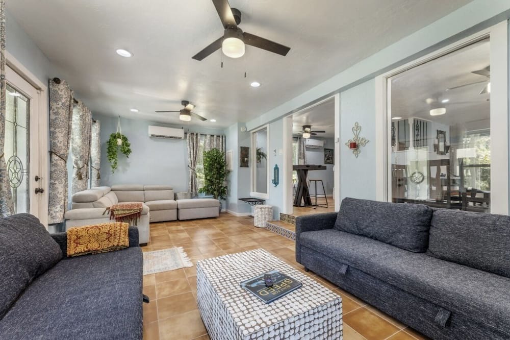 Photo of Livingroom in Quinlan