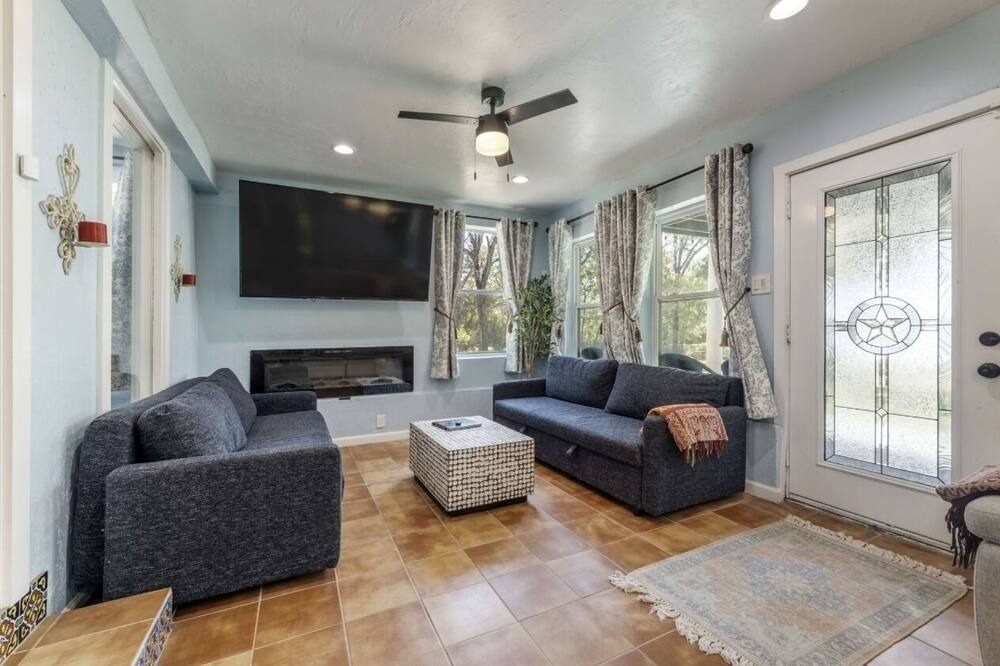 Photo of Livingroom in Quinlan