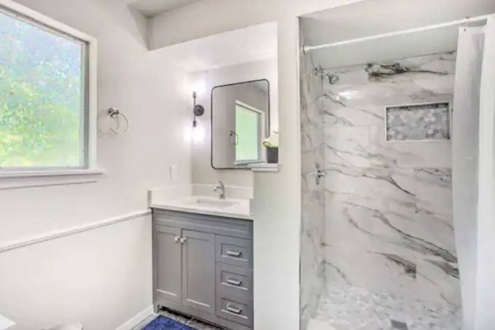 Photo of Bathroom in Quinlan