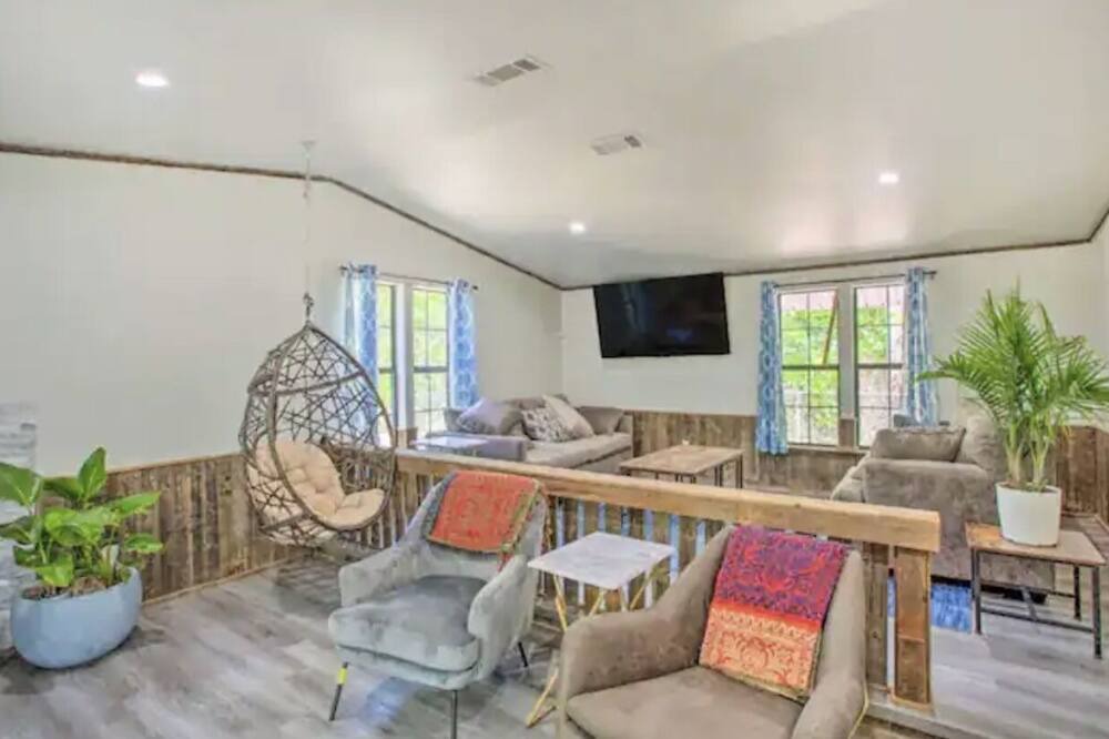 Photo of Livingroom in Quinlan