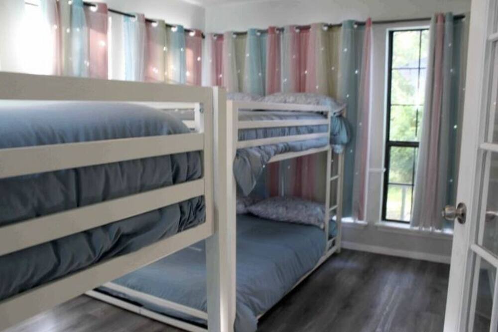 Photo of Bedroom in Quinlan
