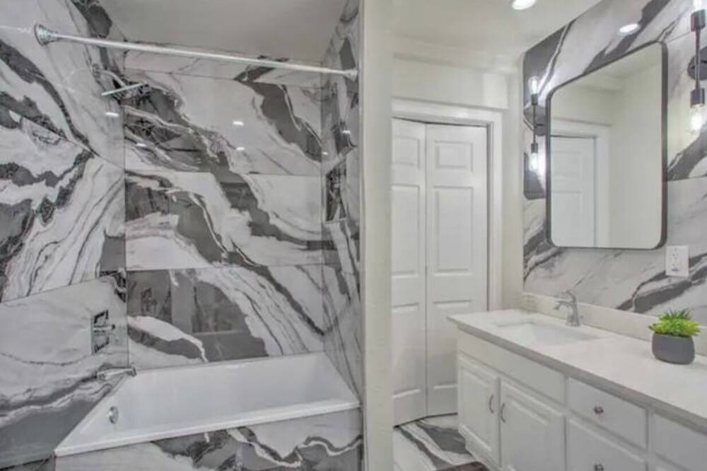 Photo of Bathroom in Quinlan
