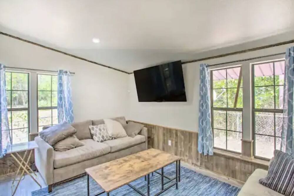 Photo of Livingroom in Quinlan