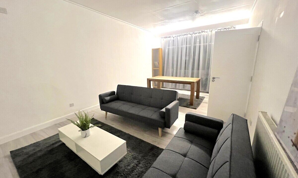 Photo of Livingroom in Coulsdon West