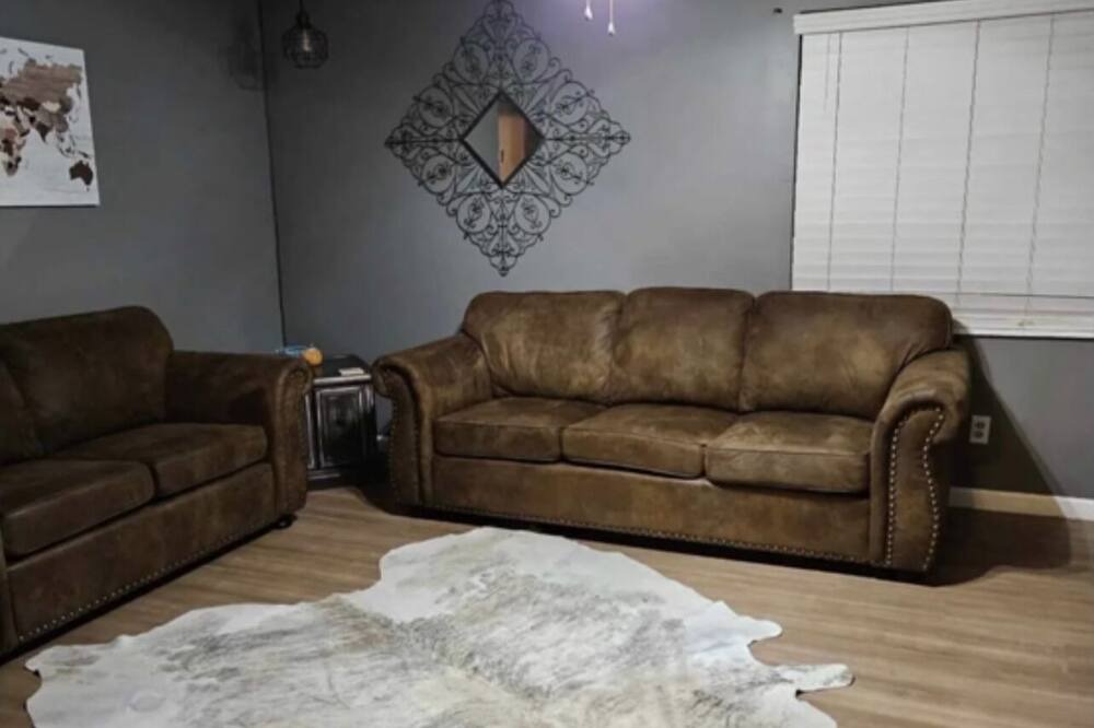 Photo of Livingroom in Flat Rock