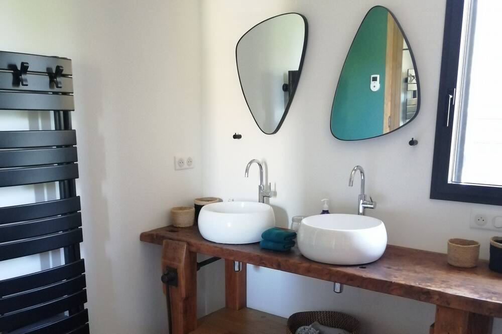 Photo of Bathroom in Cucuron