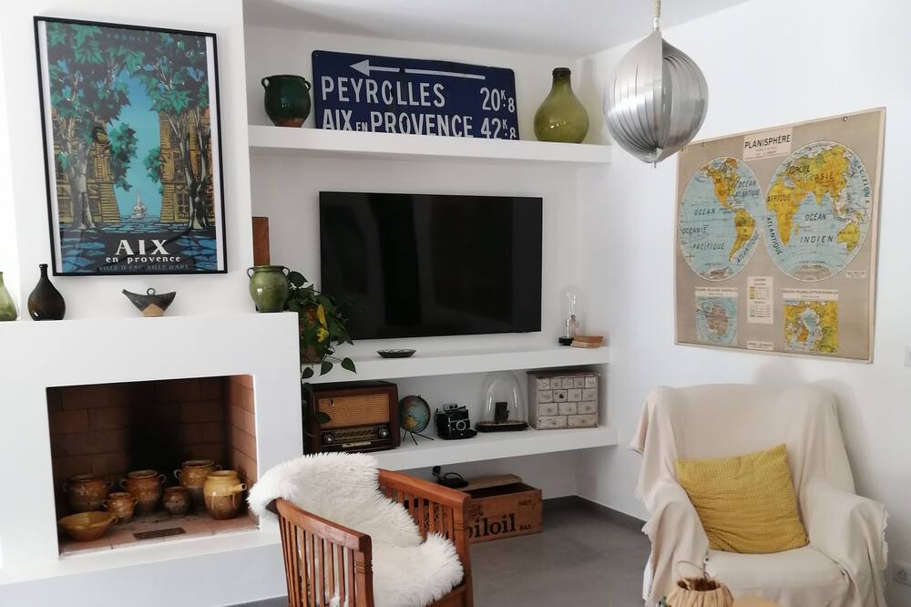 Photo of Livingroom in Cucuron