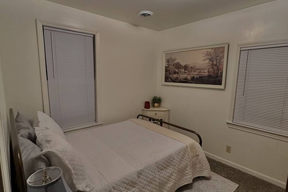 Photo of Bedroom in Lansing