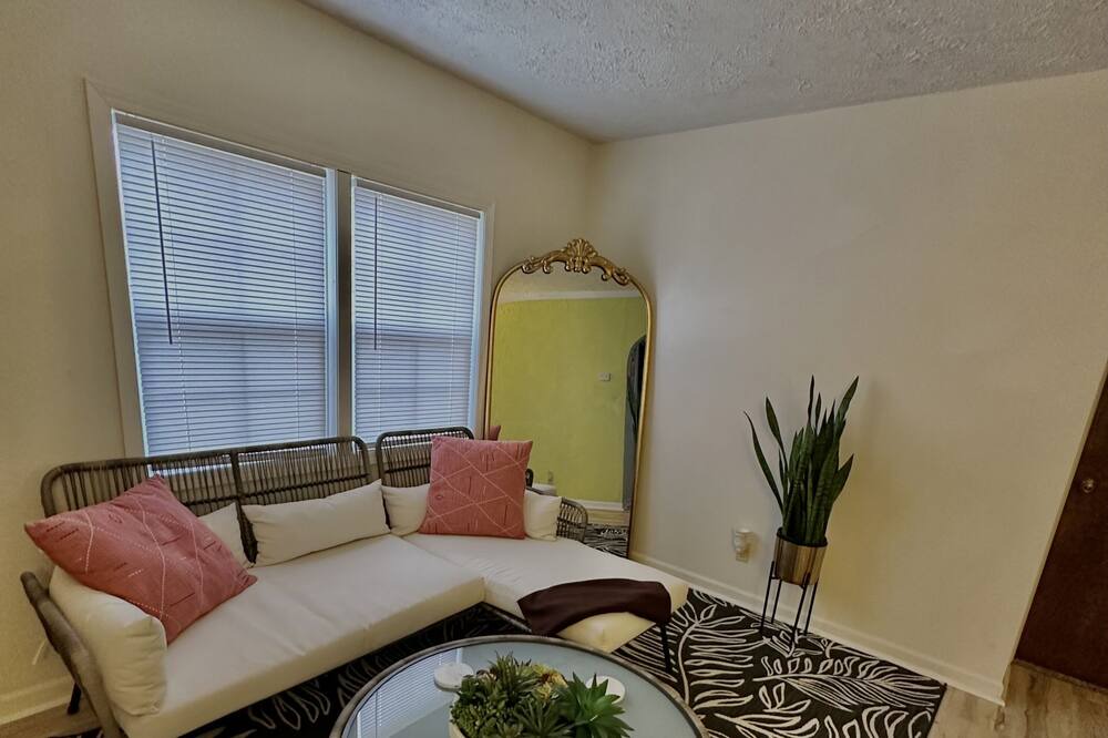 Photo of Livingroom in Lansing