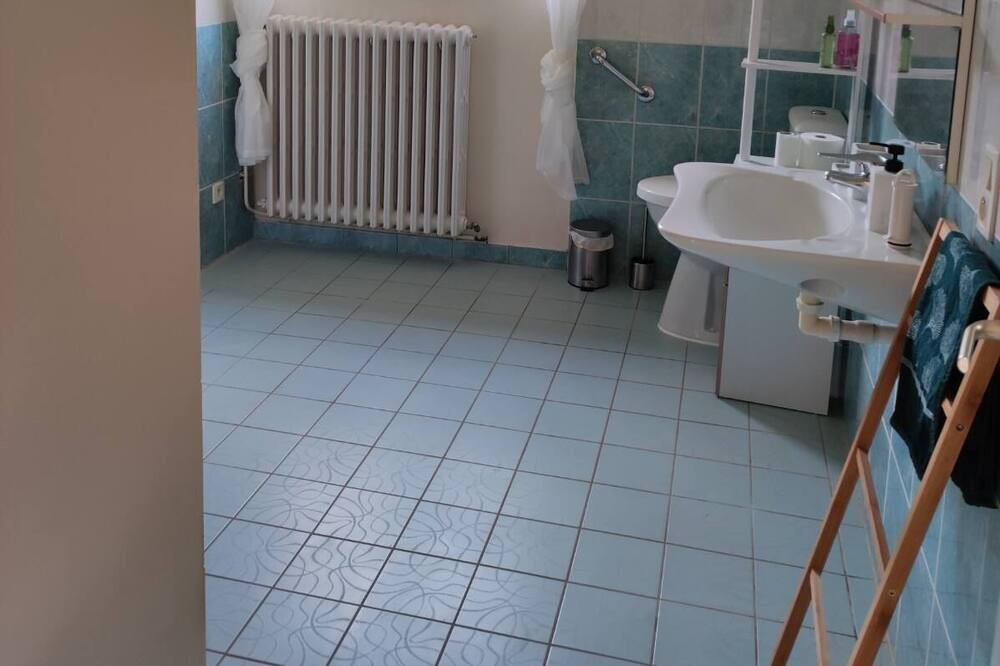 Photo of Bathroom in Gourdon