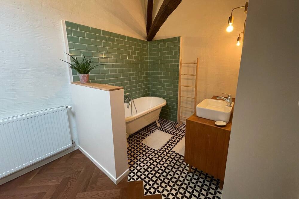 Photo of Bathroom in Graslin - Commerce