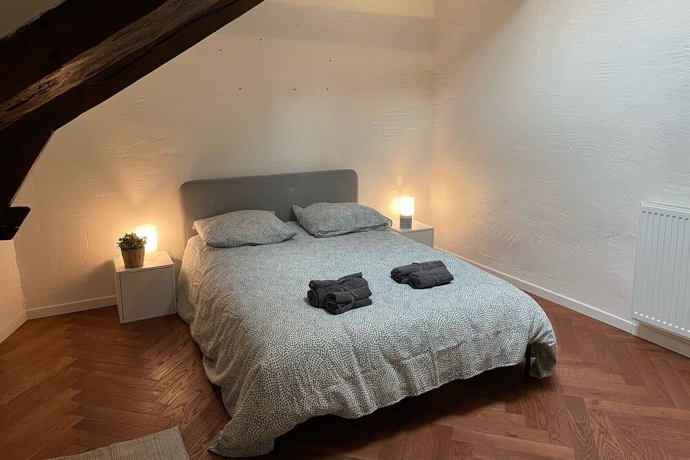 Photo of Bedroom in Graslin - Commerce