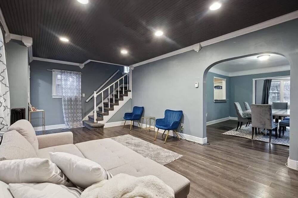 Photo of Livingroom in Grosse Pointe