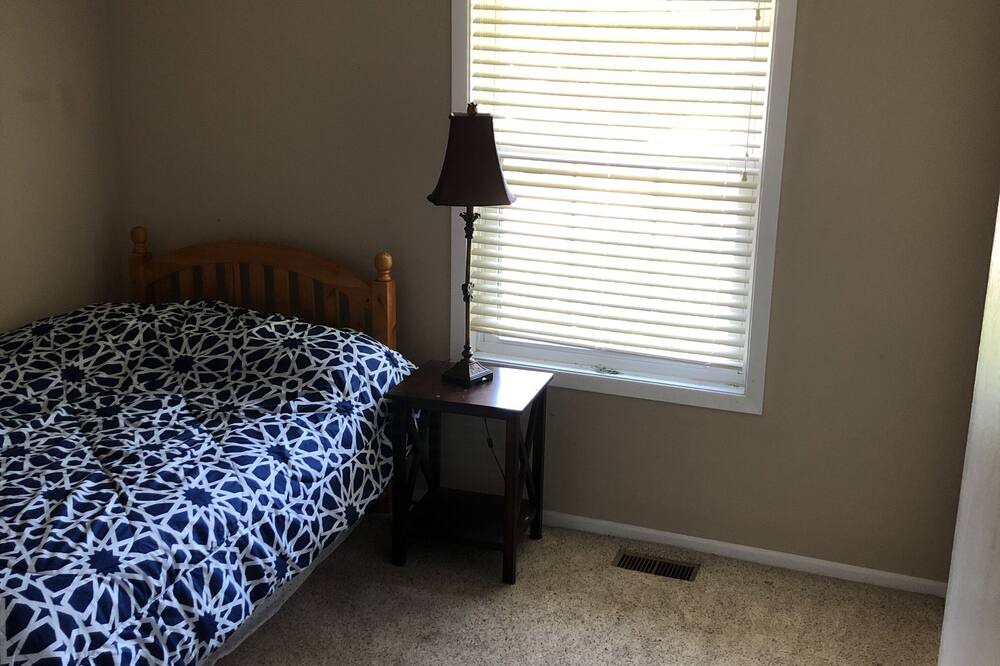 Photo of Bedroom in Wood Dale