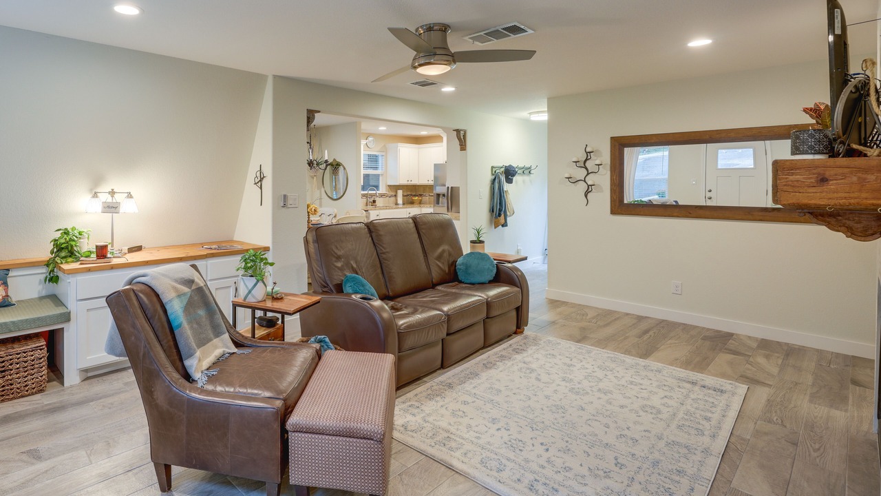 Photo of Livingroom in Bastrop