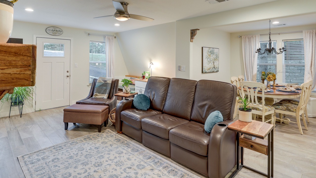 Photo of Livingroom in Bastrop