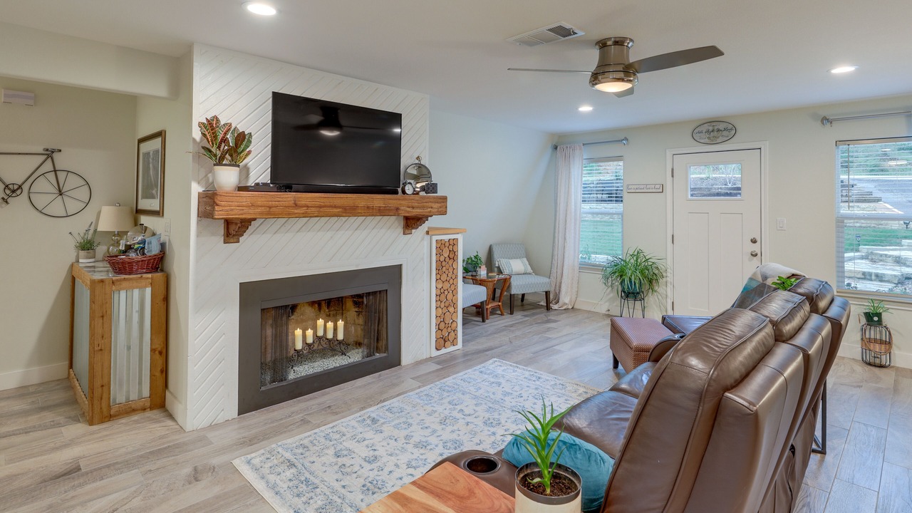 Photo of Livingroom in Bastrop
