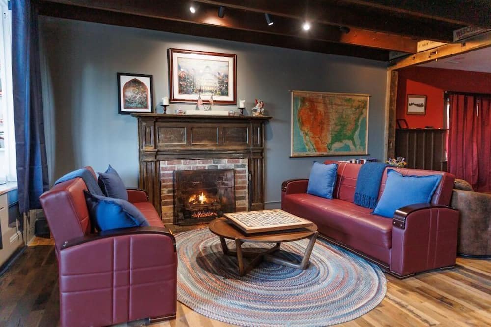 Photo of Livingroom in Rockbridge Baths