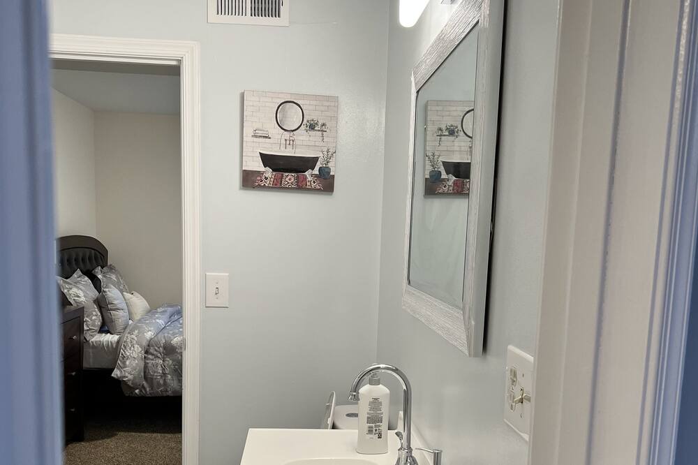 Photo of Bathroom in Lake Arbor