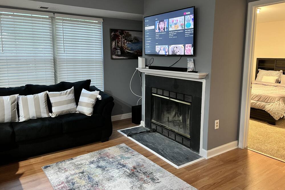 Photo of Livingroom in Lake Arbor