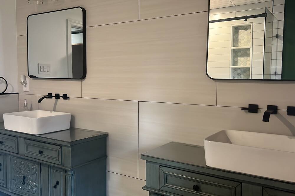 Photo of Bathroom in Linden