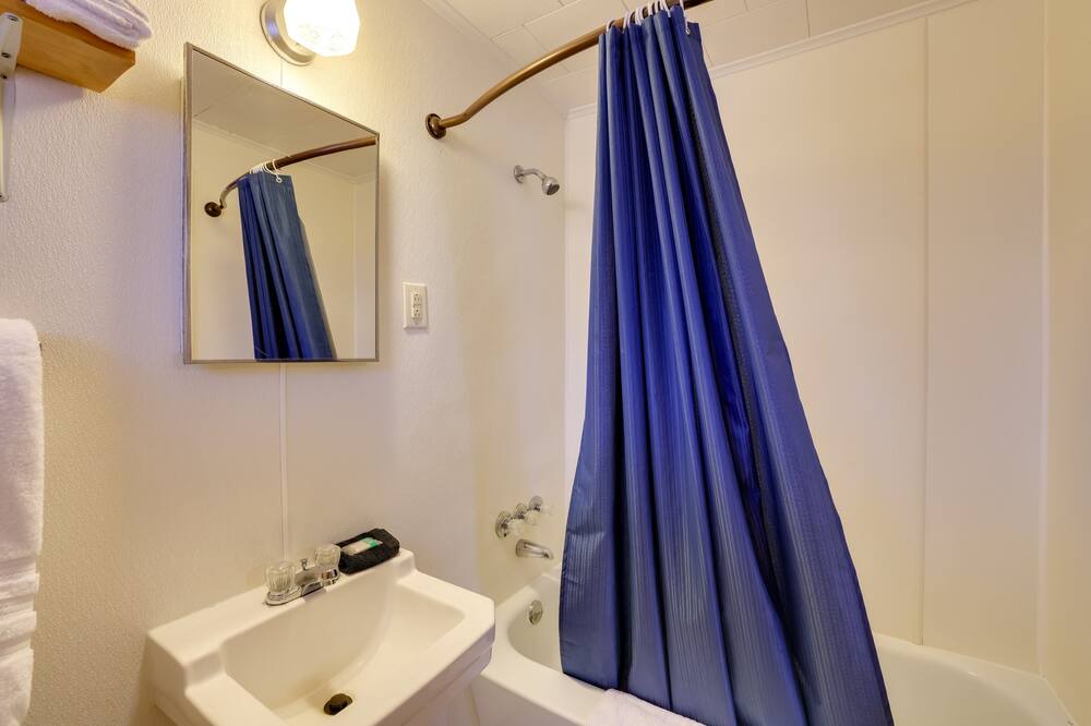 Photo of Bathroom in Eagle Rock