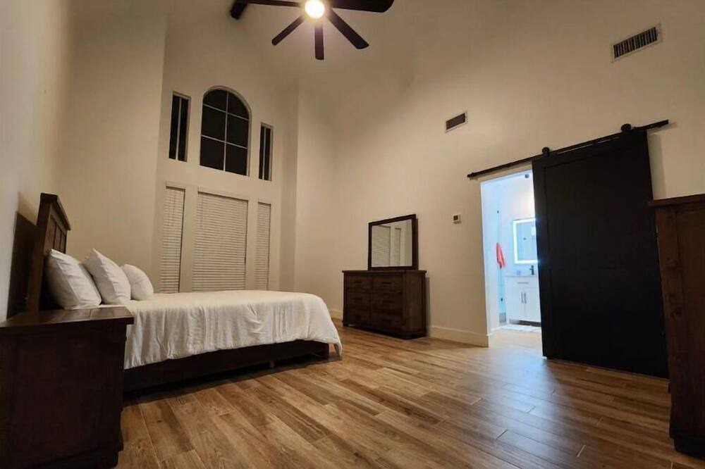 Photo of Bedroom in Tomball