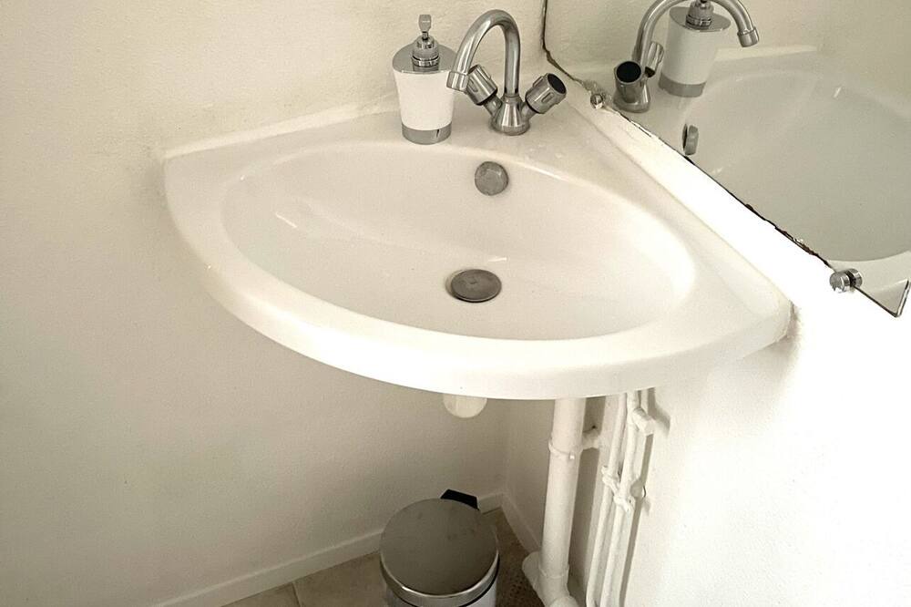 Photo of Bathroom in Noisy-le-Grand