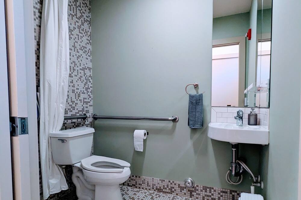 Photo of Bathroom in North Beach/Blue Ridge