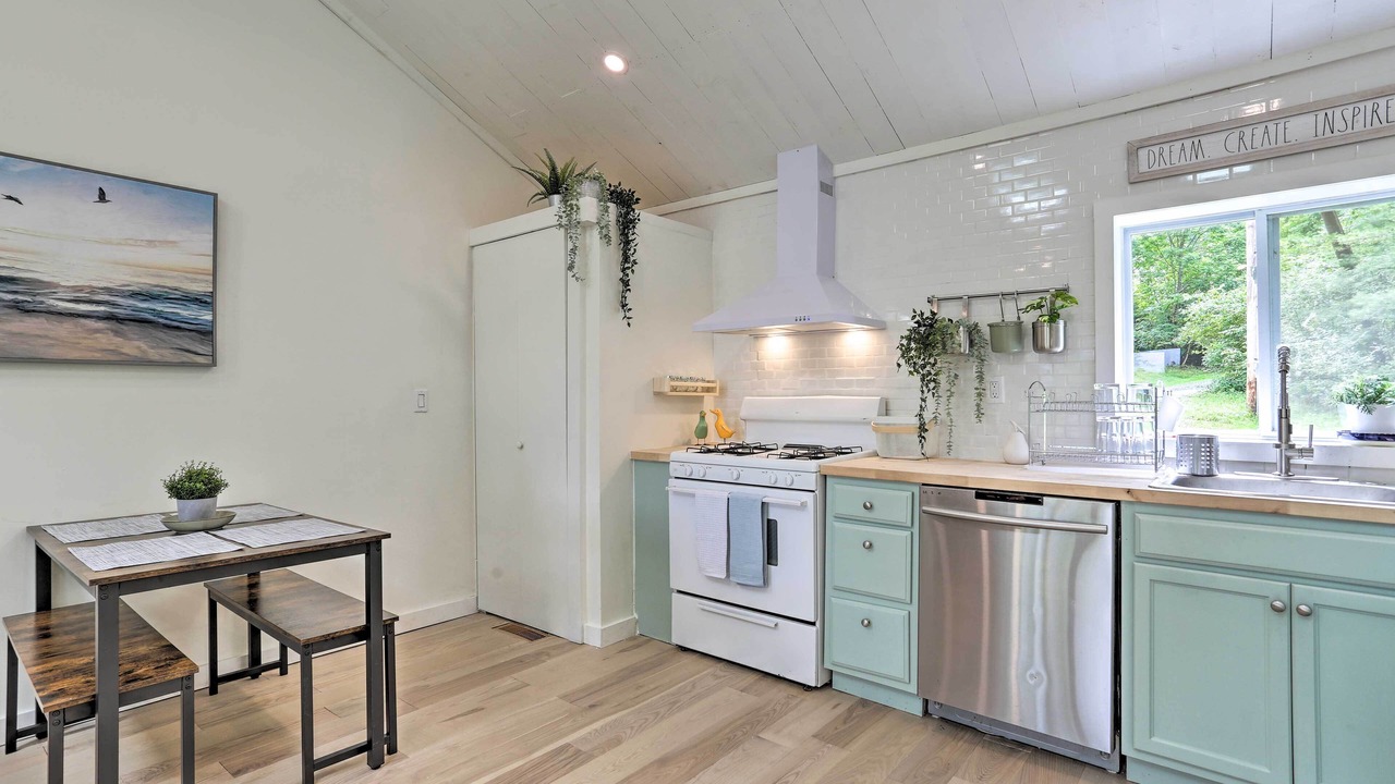 Photo of Kitchen in Swan Lake