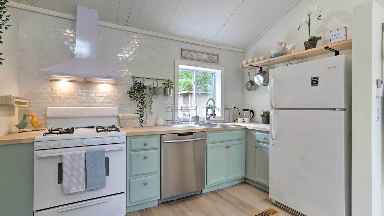 Photo of Kitchen in Swan Lake